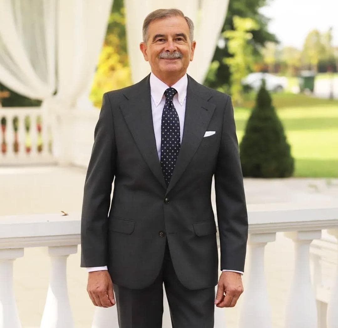 Mr. Christopher Donald